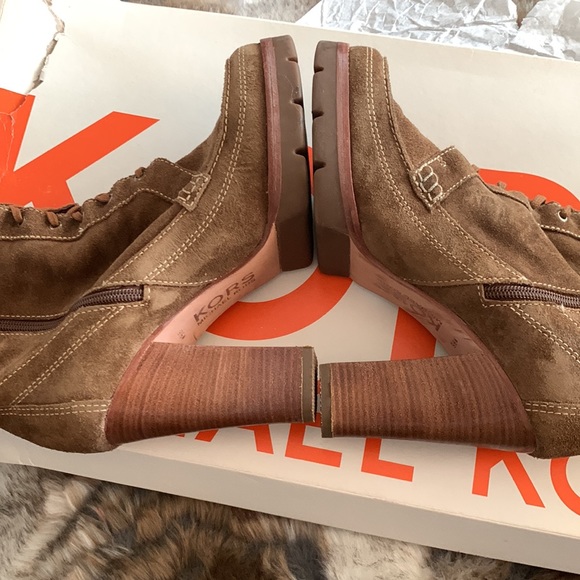 Kors Michael Kors Aquarius Suede Boots - Picture 3 of 14